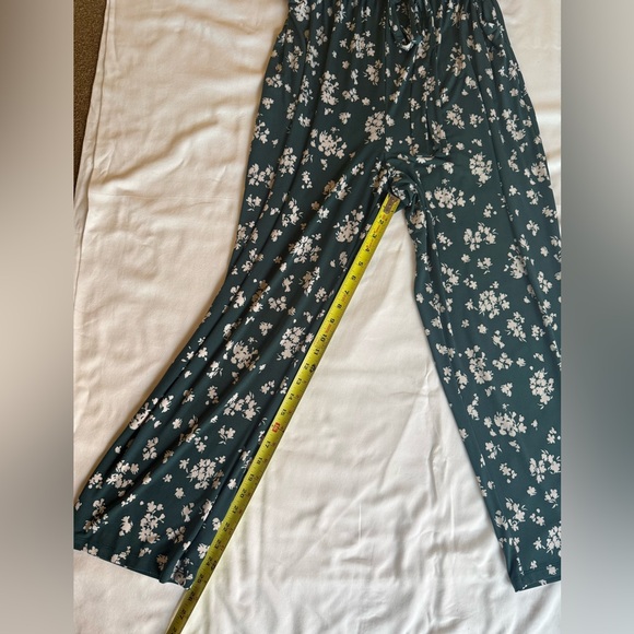 Wide leg jumpsuit. - Picture 7 of 12